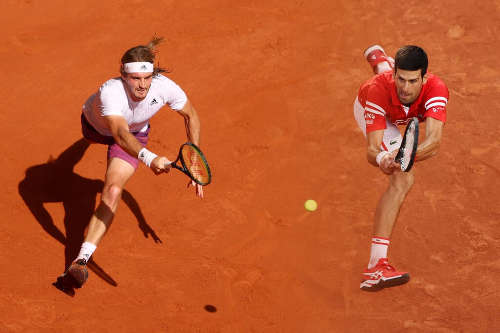 O titul Roland Garros zabojuje Srb Novak Djokovič a Grék Stefanos Tsitsipas.