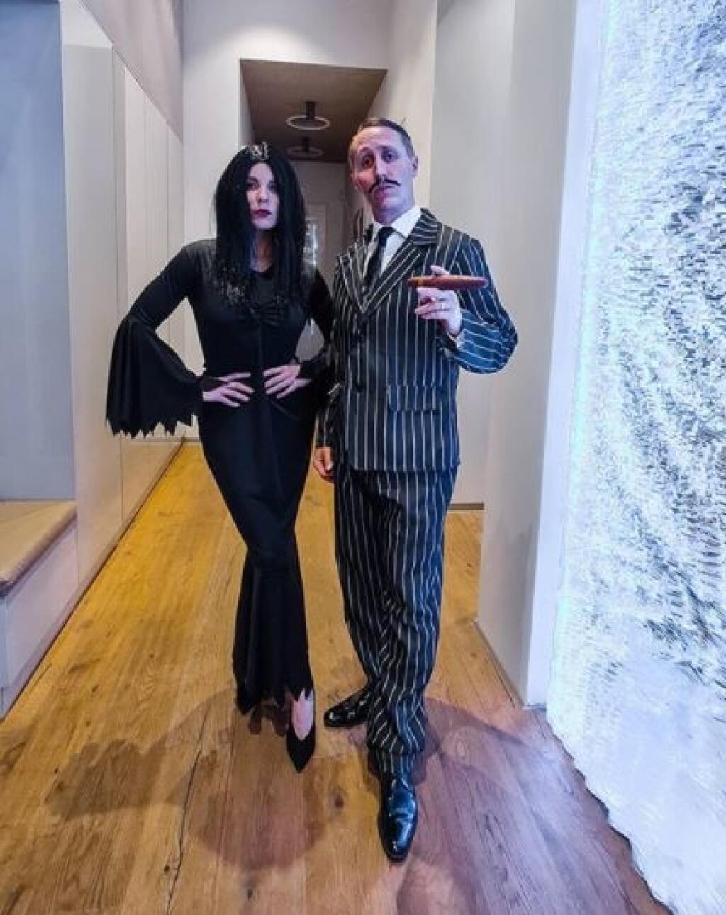 Veronika s Matejom ako Addams Family.