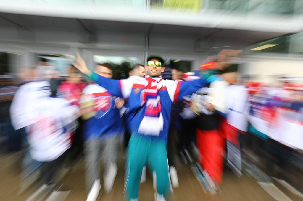 Slovenskí fanúšikovia to roztočili už pred Helsinki Ice Hall.