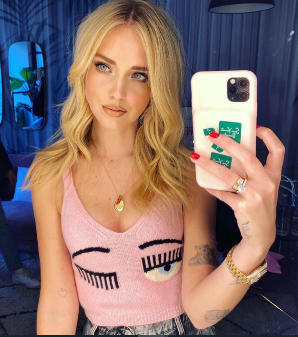 Talianska influencerka a podnikateľka Chiarra Feragni (33) si na svojom svetoznámom blogu The Blonde Salad vybudovala kariéru a dnes patrí medzi najznámejšie internetové celebrity. Okrem módnej inšpirácie svojim sledovateľom na sociálnych sieťach pravidelne ukazuje aj veľkú časť zo svojho súkromia.