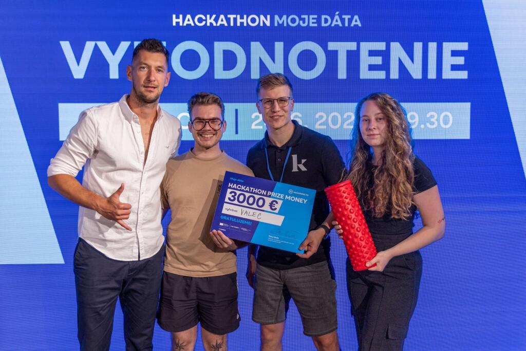 Víťazi predchádzajúcich hackathonov: tím Valec, víťazi Hackathonov Digitálni seniori a Manažment osobných údajov