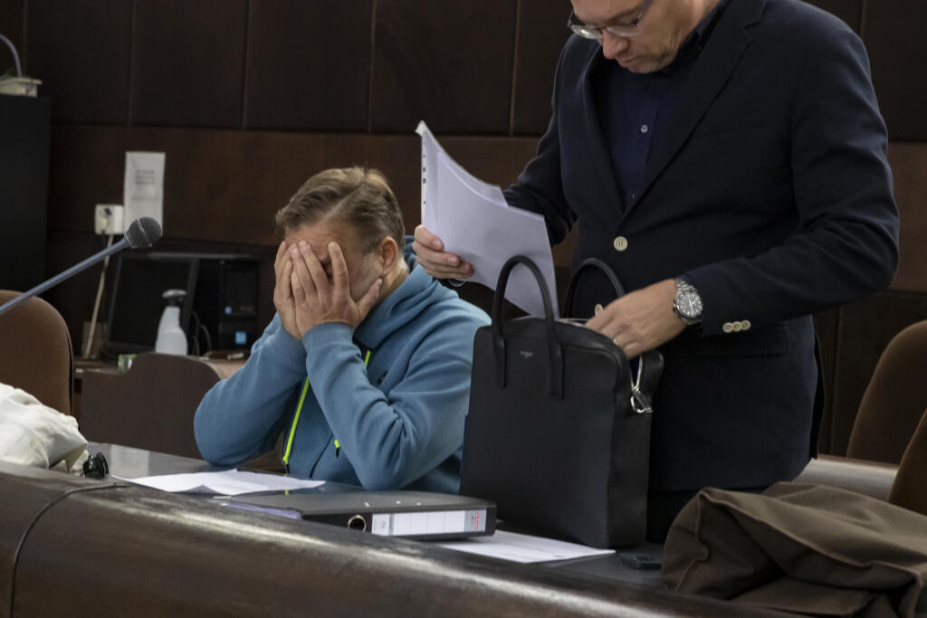 Dušan Dědeček, ktorých spôsobil dopravnou nehodou na Zochovej ulici v Bratislave smrť 5 ľudí sa opätovne postavil pred sú, ktorý rozhoduje o jeho vzatí do väzby.