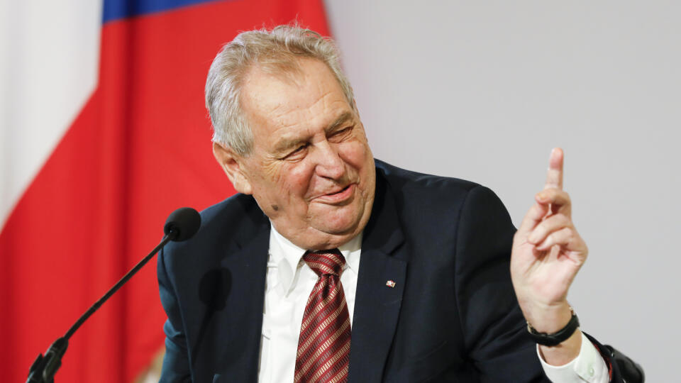 KK38 Viedeň - Český prezident Miloš Zeman počas tlačovej konferencie s rakúsky prezidentom Alexandrom Van der Bellenom po stretnutí 10. júna 2021 vo Viedni. FOTO TASR/AP
The president of the Czech Republic Milos Zeman addresses the media during a joint press conference after their meeting at the Hofburg palace with the Austrian President Alexander Van der Bellen in Vienna, Austria, Thursday, June 10, 2021. (AP Photo/Lisa Leutner)