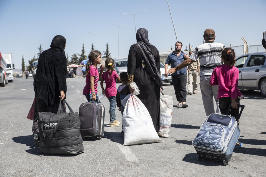 Syrian,Refugees,(mainly,From,Aleppo,And,Idlib),Entering,Turkey,In