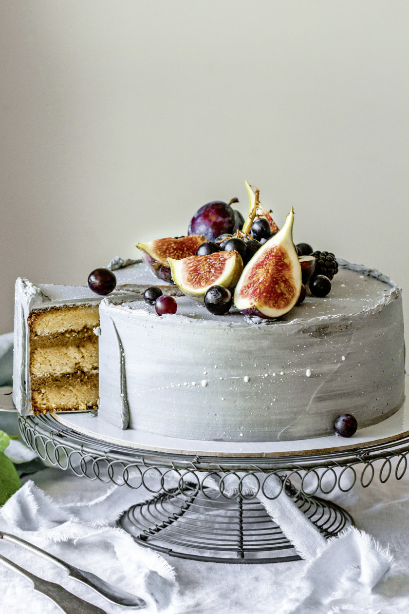 TORTA S MANDĽOVÝM KORPUSOM, ČOKOLÁDOVÝM KRÉMOM A FIGOVOU OMÁČKOU
