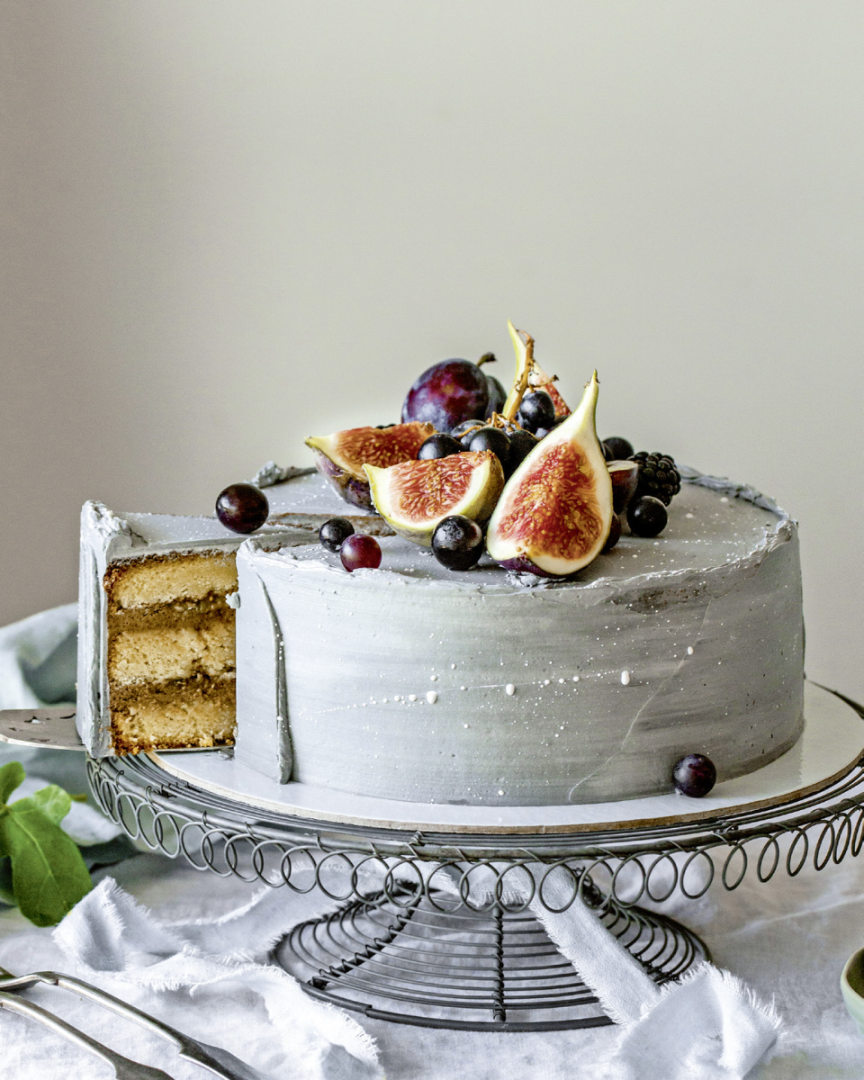 TORTA S MANDĽOVÝM KORPUSOM, ČOKOLÁDOVÝM KRÉMOM A FIGOVOU OMÁČKOU