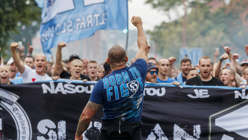 Najslávnejšie slovenské derby prinesie veľkú „bitku“ nielen na trávniku, ale najmä na tribúnach. Do Malého Ríma pricestuje vyše tisíc fanúšikov „belasých“.