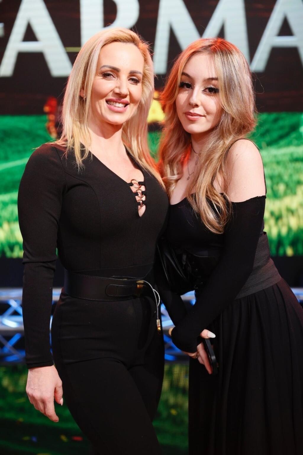 To je ale sexi kosť! Podobajú sa?:
Natália zobrala na finále Farmy svoju dcéru.