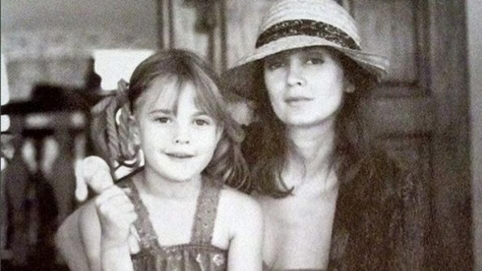 Drew Barrymore zverejnila krásnu fotku zo svojho detstva.
