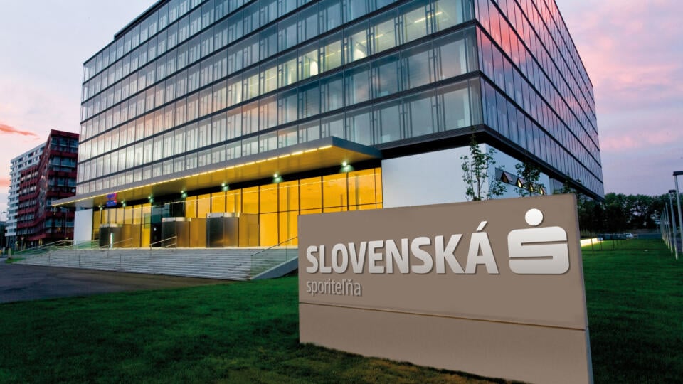 Stopercentný nárast. Vyše dvestomiliónový zisk (239 mil. eur) Slovenskej sporiteľne je najvyšší spomedzi najväčších bánk na trhu.