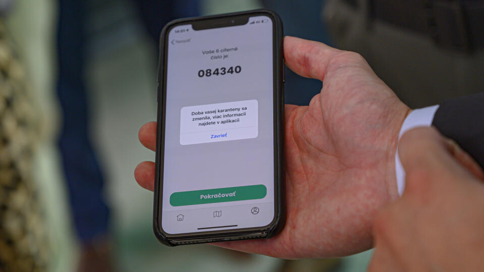 Na snímke aplikácia Smart karatény počas brífingu predsedu vlády SR Igora Matoviča počas brífingu na tému: Smart karanténa - inteligentné riešenie pre ľahší návrat zo zahraničia na diaľničnom hraničnom priechode Bratislava - Jarovce 19. mája 2020. FOTO TASR - Michal Svítok