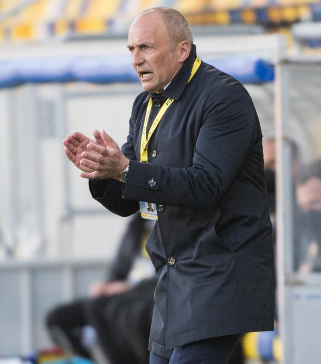 Na snímke tréner Slovana Darko Milanič počas zápasu 4. kola nadstavbovej časti Fortuna ligy v skupine o titul FC DAC 1904 Dunajská Streda - ŠK Slovan Bratislava v Dunajskej Strede v nedeľu 11. apríla 2021. FOTO TASR - Martin Baumann