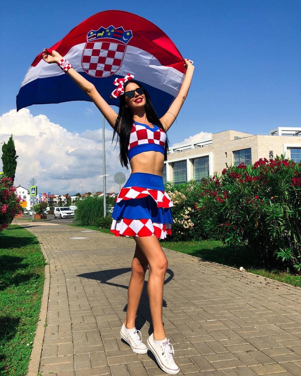Ivana Knoll patrí medzi najsexi fanúšičky na svete. Fandí Chorvátsku.