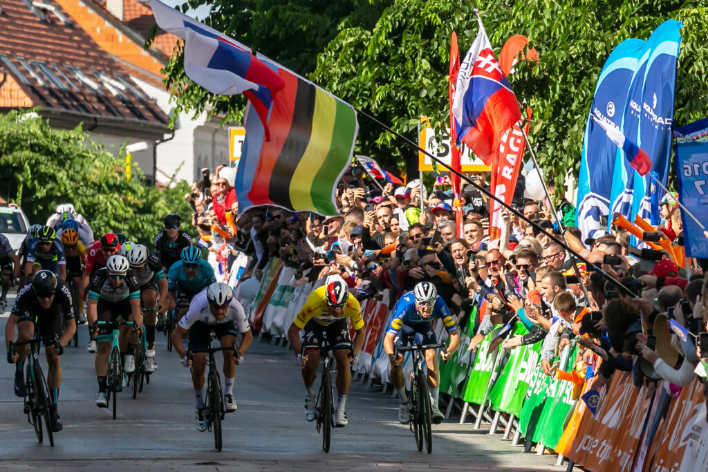 Na snímke je Peter Sagan v cieli štvrtej etapy cyklistických pretekov Okolo Slovenska v Trnave.