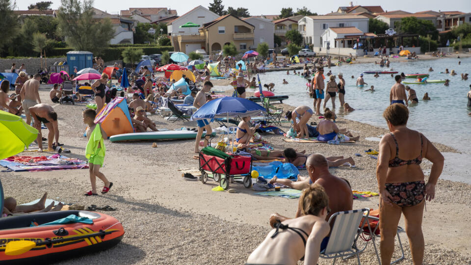 Hoci sme na Vire boli  v júni, pláže boli plné, domáci hovoria o rekordnej sezóne.