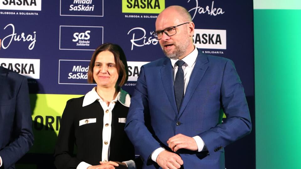 Na snímke Mária Kolíková (SaS) a predseda strany Sloboda a solidarita (SaS) Richard Sulík počas tlačovej konferencie po Kongrese strany Sloboda a Solidarita (SaS) v hoteli Družba v Demänovskej Doline, v okrese Liptovský Mikuláš 22. apríla 2023.