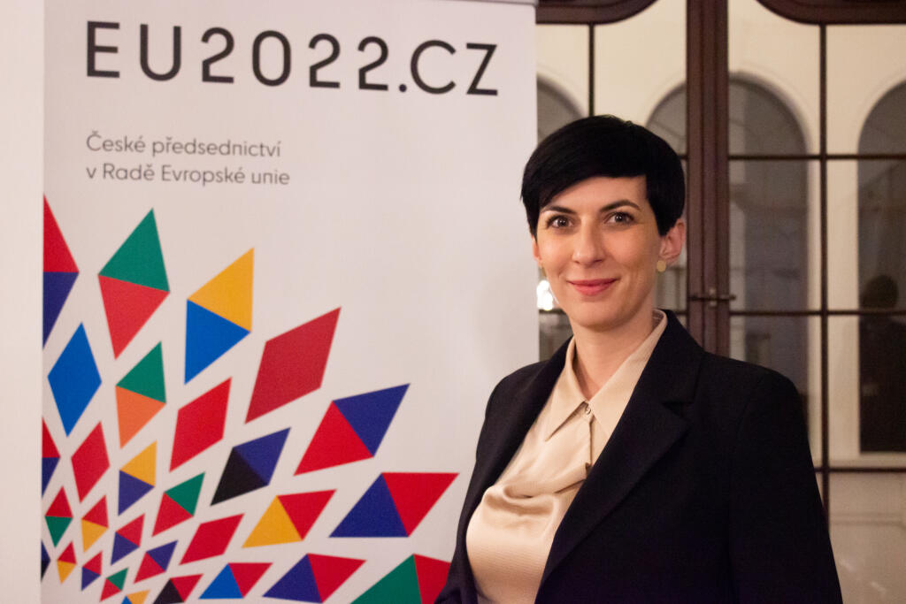 Mladí Česi sa o Slovensko zaujímajú menej, než by si želala predsedníčka Poslaneckej snemovne Parlamentu (PSP) ČR Markéta Pekarová Adamová. Vzájomnému porozumeniu oboch národov by pomohlo aj viac vzdelávania o spoločnej histórii, povedala šéfka dolnej komory českého parlamentu spravodajkyni TASR v Prahe. Na snímke predsedníčka Poslaneckej snemovne Parlamentu (PSP) ČR Markéta Pekarová Adamová pózuje v priestoroch PSP ČR. Praha, 14. novembra 2022. FOTO TASR - Barbora Vizváryová