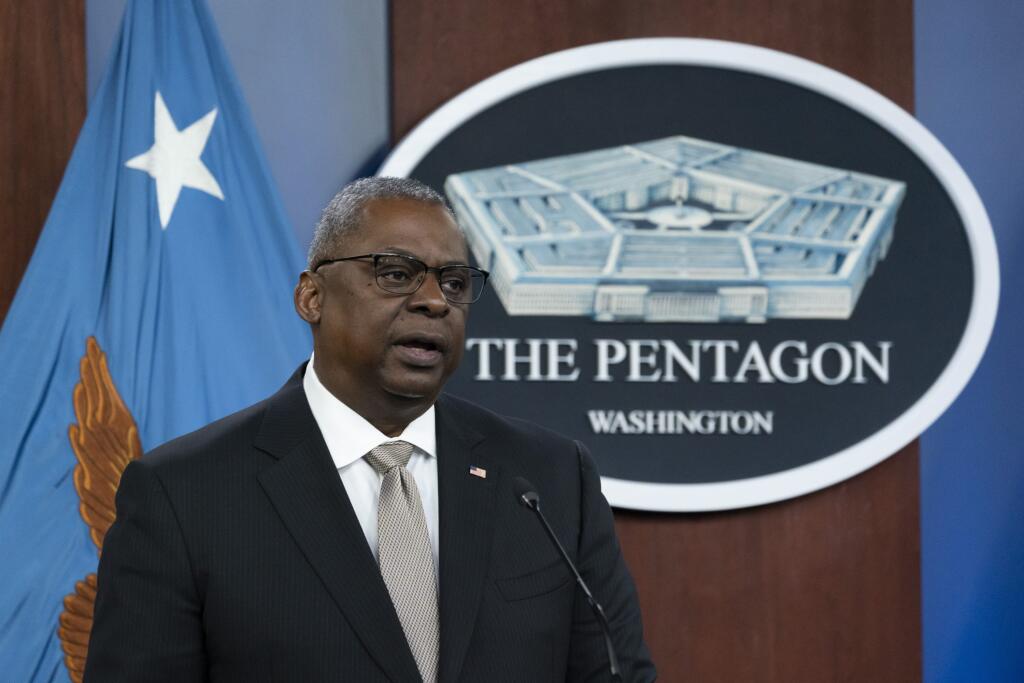 JB 52 Washington - Americký minister obrany USA Lloyd Austin hovorí s novinármi po virtuálnom stretnutí obrannej kontaktnej skupiny na pomoc Ukrajine v americkom Pentagone vo Washingtone 23. mája 2022. Približne 20 krajín ponúklo Ukrajine v pondelok na stretnutí spojencov nové balíky bezpečnostnej pomoci v boji proti okupačným ruským silám. Oznámil to americký minister obrany USA Lloyd Austin. FOTO TASR/AP

Secretary of Defense Lloyd Austin speaks with reporters after a virtual meeting of the Uk