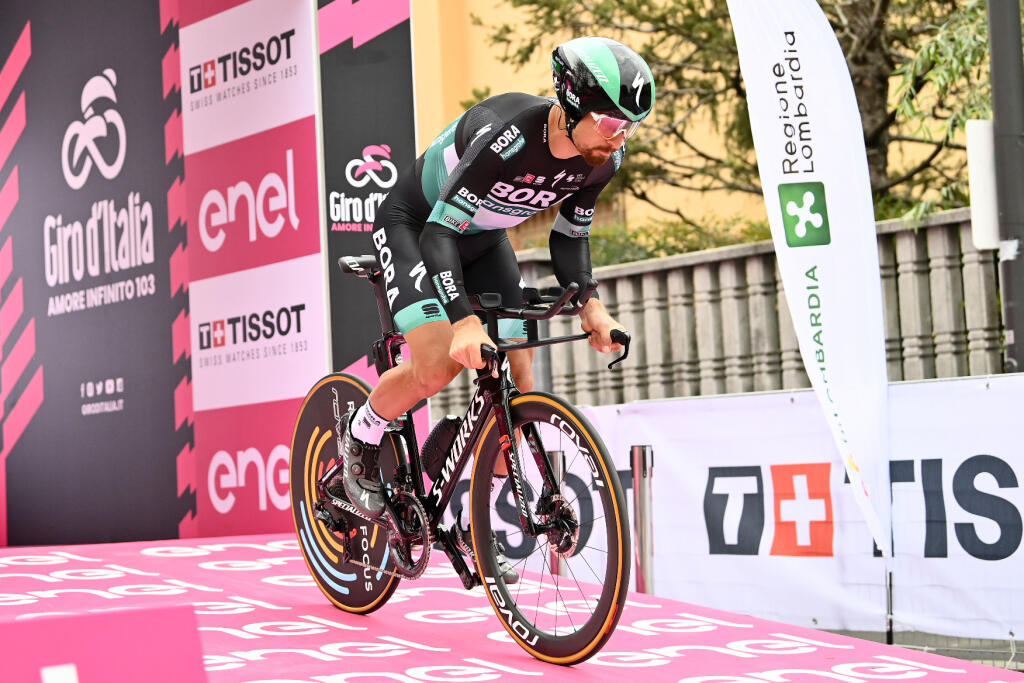 WA 34 Miláno - Slovenský cyklista Peter Sagan z Bora-Hansgrohe počas štartu v záverečnej 21. etape pretekov Giro d'Italia, ktorou bola individuálna časovka na 15,7 km z Cernusca sul Naviglia do Milána v nedeľu 25. októbra 2020. FOTO TASR/AP
Slovakia's Peter Sagan takes the start during the final stage of the Giro d'Italia cycling race, a 15.7 kilometers (9.756 miles) individual time trial, from Cernusco sul Naviglio to Milan, Italy, Sunday, Oct. 25, 2020. (Marco Alpozzi/LaPresse via AP)