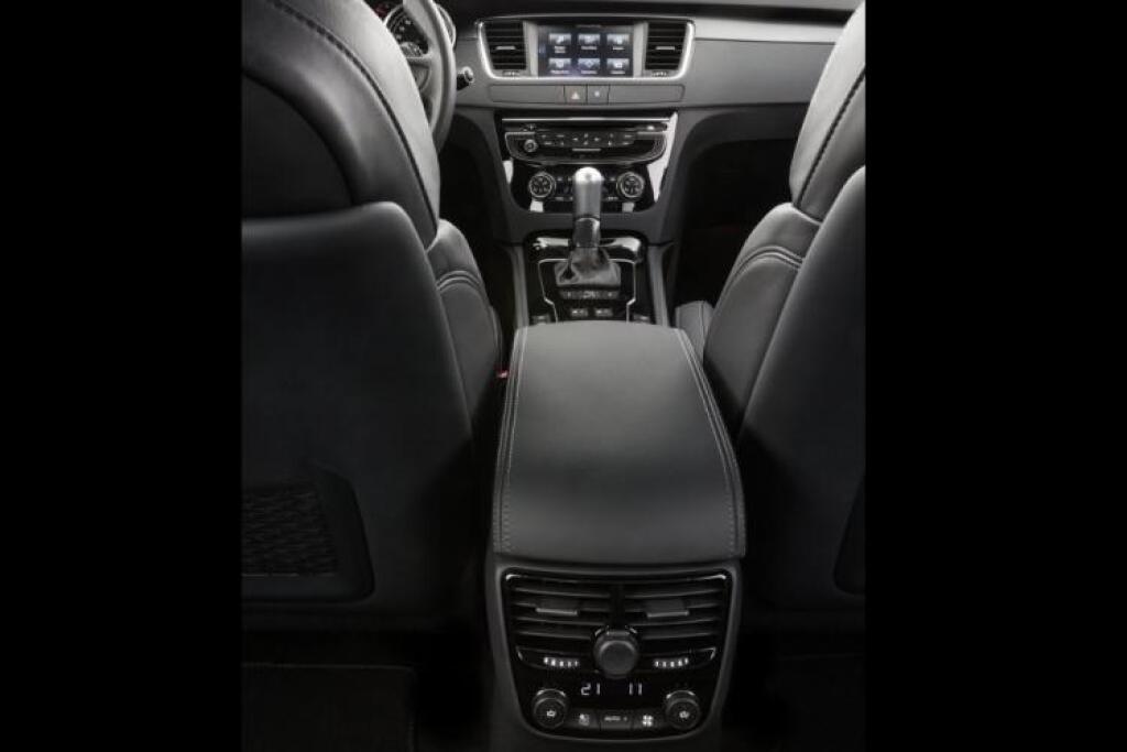 TREND test Peugeot 508 GT 2,2 HDI vs. VW Passat 2,0 TDI Highline