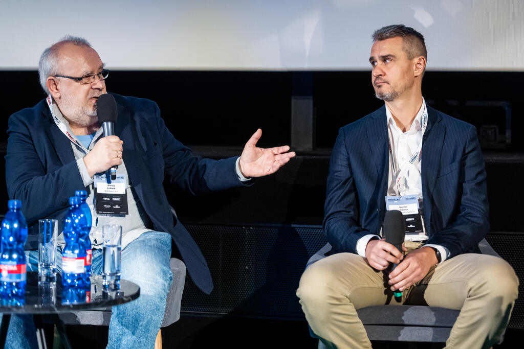 Konferencia organizovaná týždenníkom TREND na tému “Mediálne trendy 2025” v Bratislave. Na snímke (zľava) generálny riaditeľ Petit Press Alexej Fulmek a generálny riaditeľ NMH Michal Teplica.