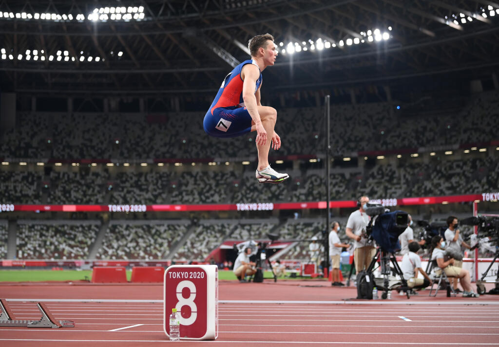 Karsten Warholm v behu na 400m cez prekážky prekonal svetový rekord a získal zlato na olympiáde v Tokiu.