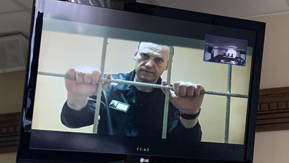 PK 7 Vladimír - Ruský opozičný líder Alexej Navaľnyj sa nachádza vo väzení počas videoprenosu zo súdnej siene v ruskom meste Vladimír východne od Moskvy v utorok 7. júna 2022. Súd vo Vladimirskej oblasti v utorok zamietol odvolanie Navaľného proti rozhodnutiu označiť ho za
