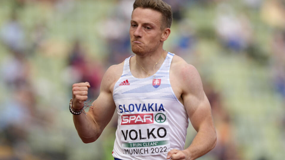 WA 8 Mníchov - Slovenský šprintér Ján Volko víťazí v treťom rozbehu na 200 m na atletických ME v Mníchove vo štvrtok 18. augusta 2022. V treťom rozbehu zvíťazil vo výkone sezóny 20,48. Volkov čas bol v rozbehoch celkovo tretí najrýchlejší, iba o dve stotiny sekundy slabší ako výkon Taliana Fausta Desalua. FOTO TASR/AP
Jan Volko, of Slovakia, reacts after winning a Men's 200 meters heat during the athletics competition in the Olympic Stadium at the European Championships in Munich, Germany, Thur