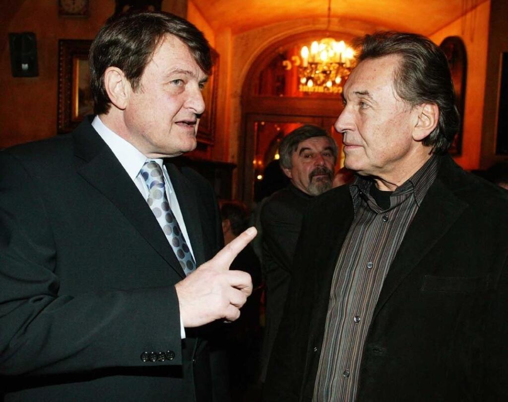 Už sú spolu v hudobnom nebi. Ladislav Štaidl a Karel Gott na archívnej snímke.