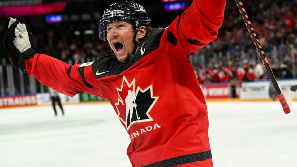 Na snímke hráč Tyler Toffoli po vstrelenom góle do siete Nemecka.