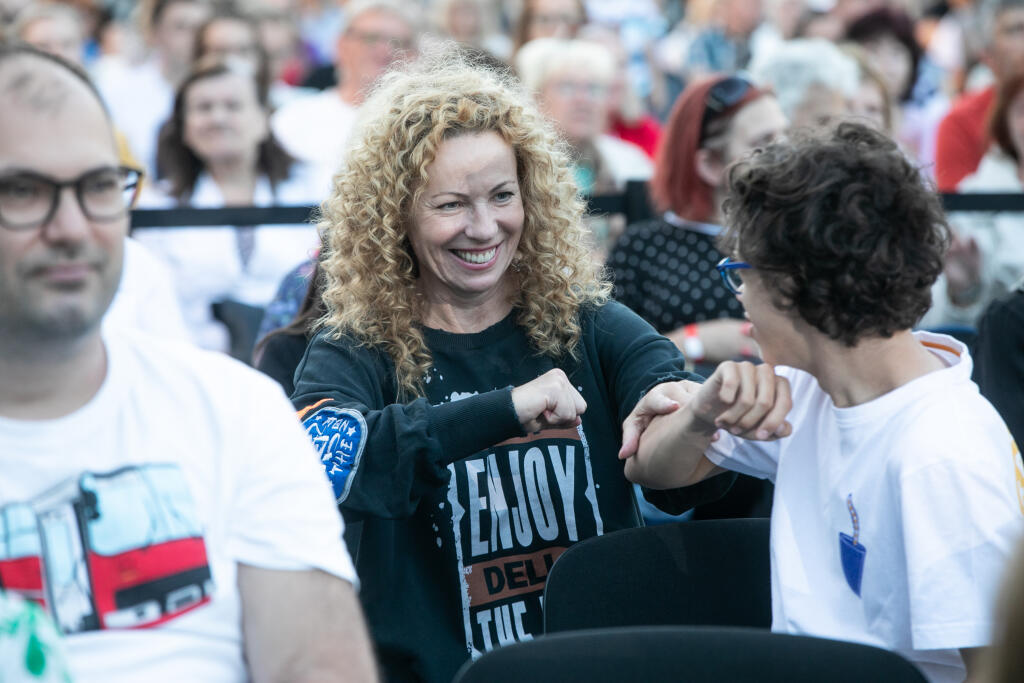 Herečka Diana Mórová si prišla vychutnať aj koncert svojich kolegov. Spoločnosť jej robil syn Quido.