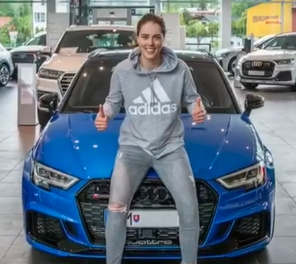 Slovenská fenomenálna lyžiarka Petra Vlhová už niekoľko rokov spolupracuje so značkou Audi. Aj jej tím sa presúva po zastávkach svetového pohára v autách tejto značky. No a Petra si vybrala jedno takéto auto aj na súkromné účely.