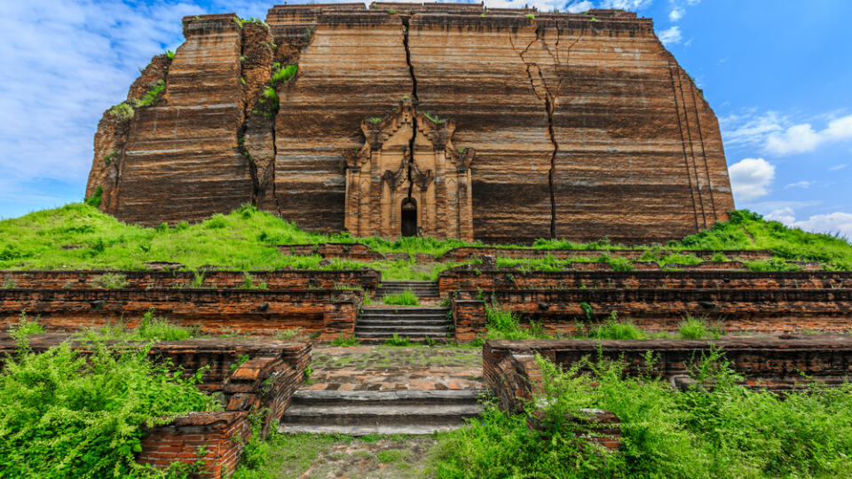 Ruined,Mingun,Pagoda,Unfinished,Pagoda,In,Mingun,Paya,Temple,,Beautiful