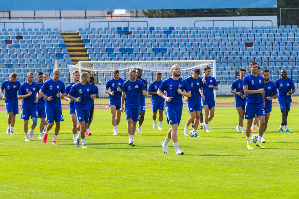 Generálny riaditeľ Slovana Bratislava pred pár dňami povedal, že okrem trénera musia nastať zmeny aj v mužstve.