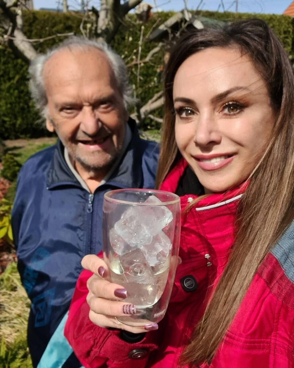 Zora Czoborová rada trávi čas s otcom na čerstvom vzduchu.