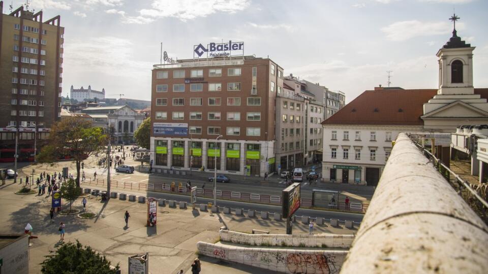 SR Bratislava mesto Kamenné námestie BAX
