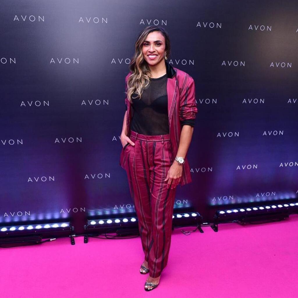 Futbalistka Marta je považovaná za najlepšiu v histórii a teraz sa bude vydávať za spoluhráčku.