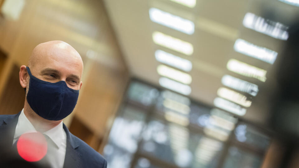 Na snímke minister školstva, vedy, výskumu a športu SR Branislav Gröhling počas brífingu s novinármi po mimoriadnom 56. zasadnutí vlády SR 4. decemra 2020 v Bratislave. FOTO TASR - Martin Baumann