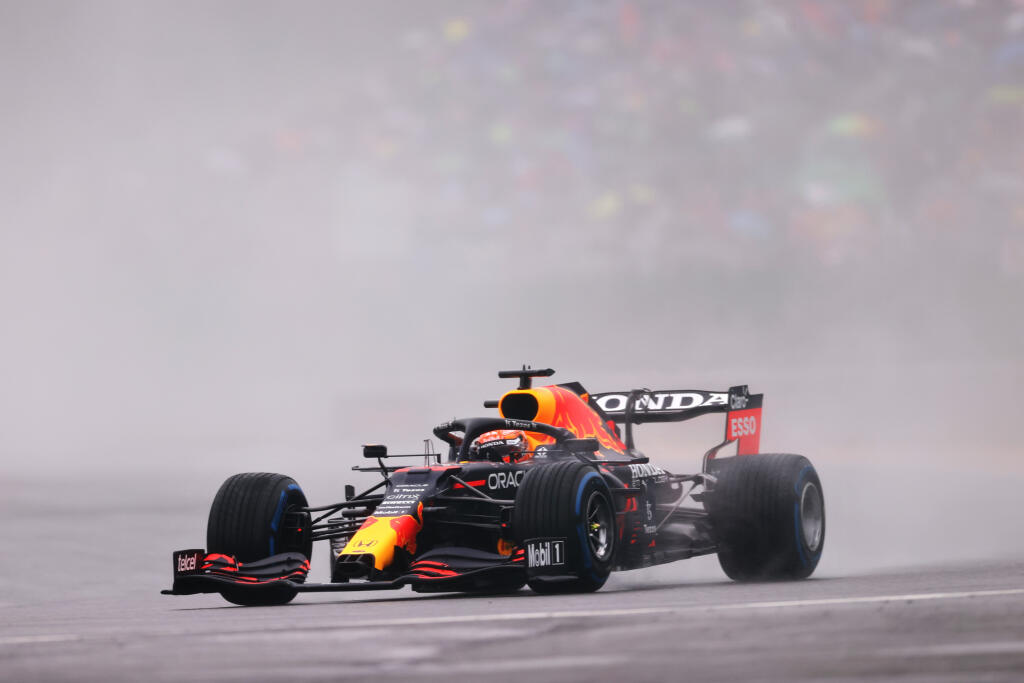 Max Verstappen vyhral VC Belgicka napriek tomu, že sa z nej odjazdilo jediné kolo a aj to bolo za safety carom.