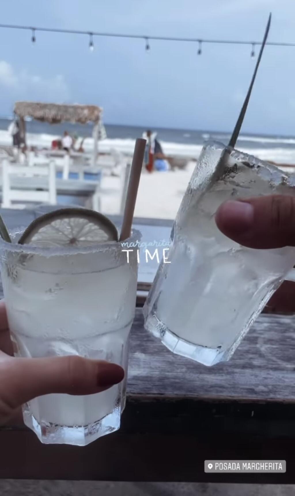 Po štastnom príchode do mexického raja si dopriali aj nejaký ten drink.