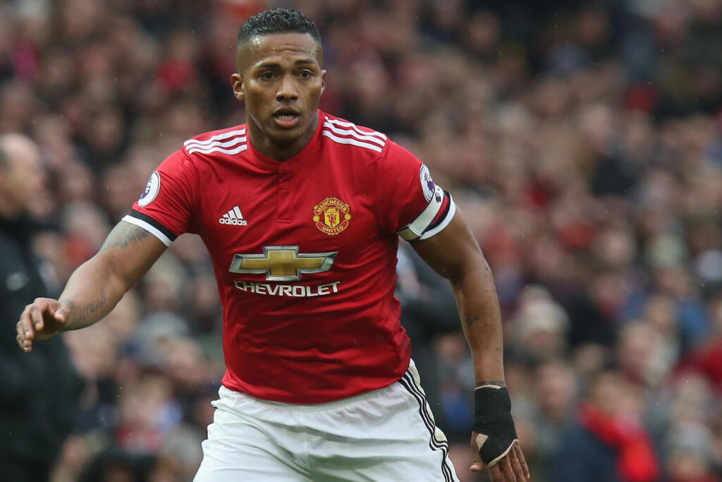 Vo svojej debutovej sezóne v Manchestri United bol Valencia vybraný do Tímu roka Premier League PFA.