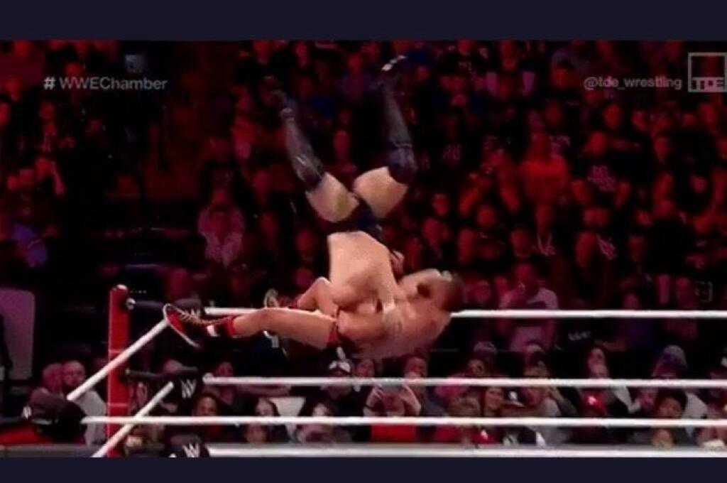 Holé rozkroky spôsobia wrestlerom a wrestlerkám často poriadnu hanbu.