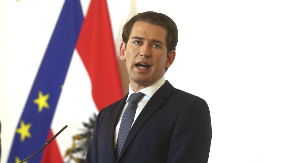 JB 19 Viedeň - Rakúsky kancelár Sebastian Kurz počas tlačovej konferencie vo Viedni 18. augusta 2020. Rakúska vláda v utorok oznámila, že Rakúsko na svoje južné a východné hranice nasadí ďalších 1300 vojakov a policajtov, informovala agentúra DPA. Vláda tým reaguje na nárast počtu prípadov ochorenia COVID-19 spojený s letnou dovolenkovou sezónou. FOTO TASR/AP
Austrian Chancellor Sebastian Kurz speaks during a press conference at the federal chancellery in in Vienna, Austria, Tuesday, Aug. 18, 2