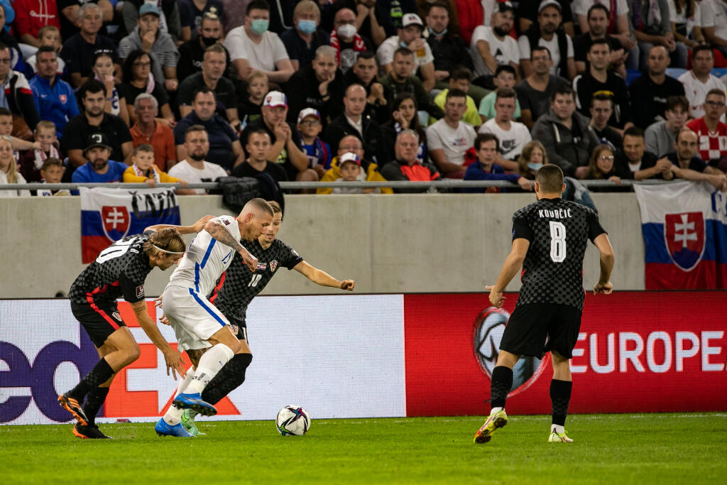Slovenskí reprezentanti prehrali v sobotu v kvalifikácii Majstrovstiev sveta 2022 v Katare na Tehelnom poli s Chorvátskom 0:1.