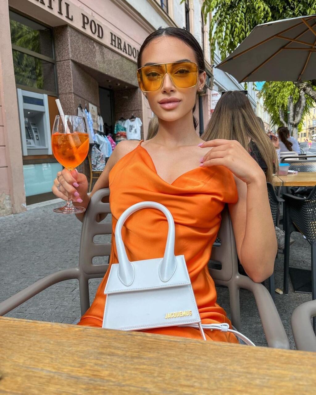 Laura začala podnikať s vlastnou značkou oblečenia