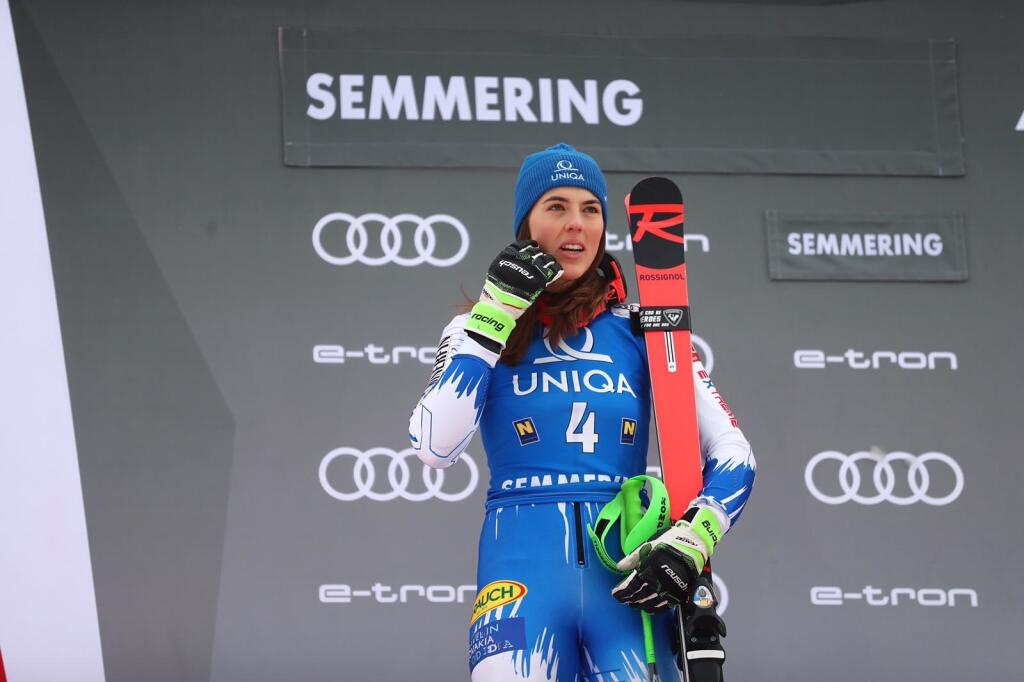 Petra Vlhová v cieli druhého kola slalomu v Semmeringu, Nakoniec je z toho druhé miesto.