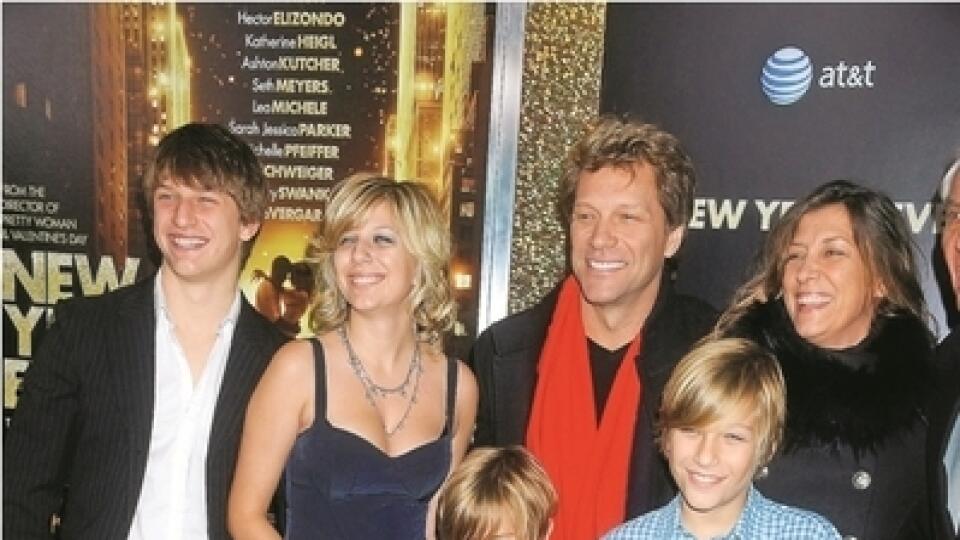 Bon Jovi si na svojej rodine veľmi zakladá. So ženou (vpravo) už chcú uchrániť dcéru pred drogami.