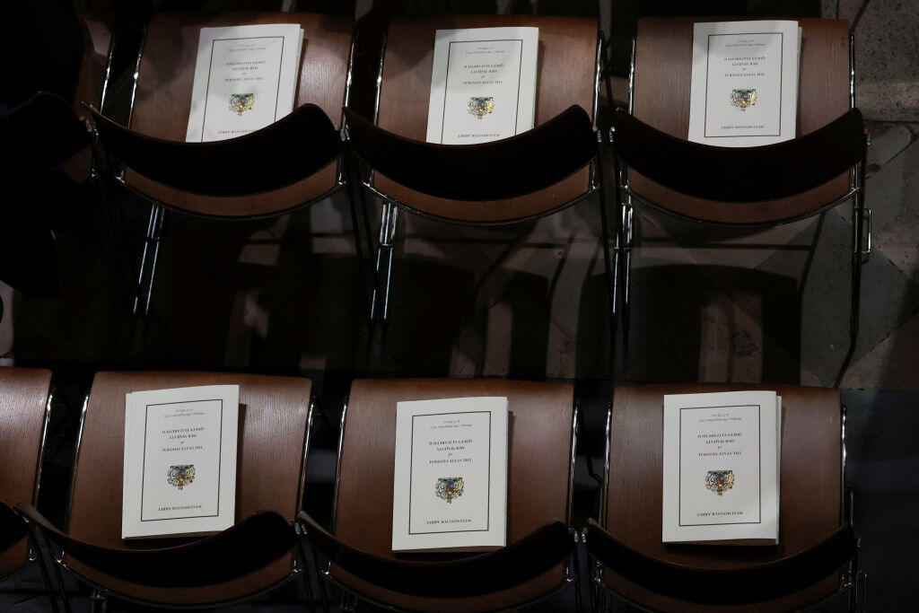 Všetko je pripravené na pohreb storočia. Svet sa dnes naposledy rozlúči s najdlhšie slúžiacou panovníčkou Alžbetou II.