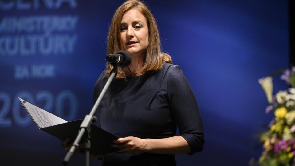 Na snímke ministerka kultúry SR Natália Milanová pri prejave počas slávnostného odovzdávania Ceny ministerky kultúry SR v priestoroch Divadla Astorka 6. júla 2021 v Bratislave. FOTO TASR - Pavel Neubauer


