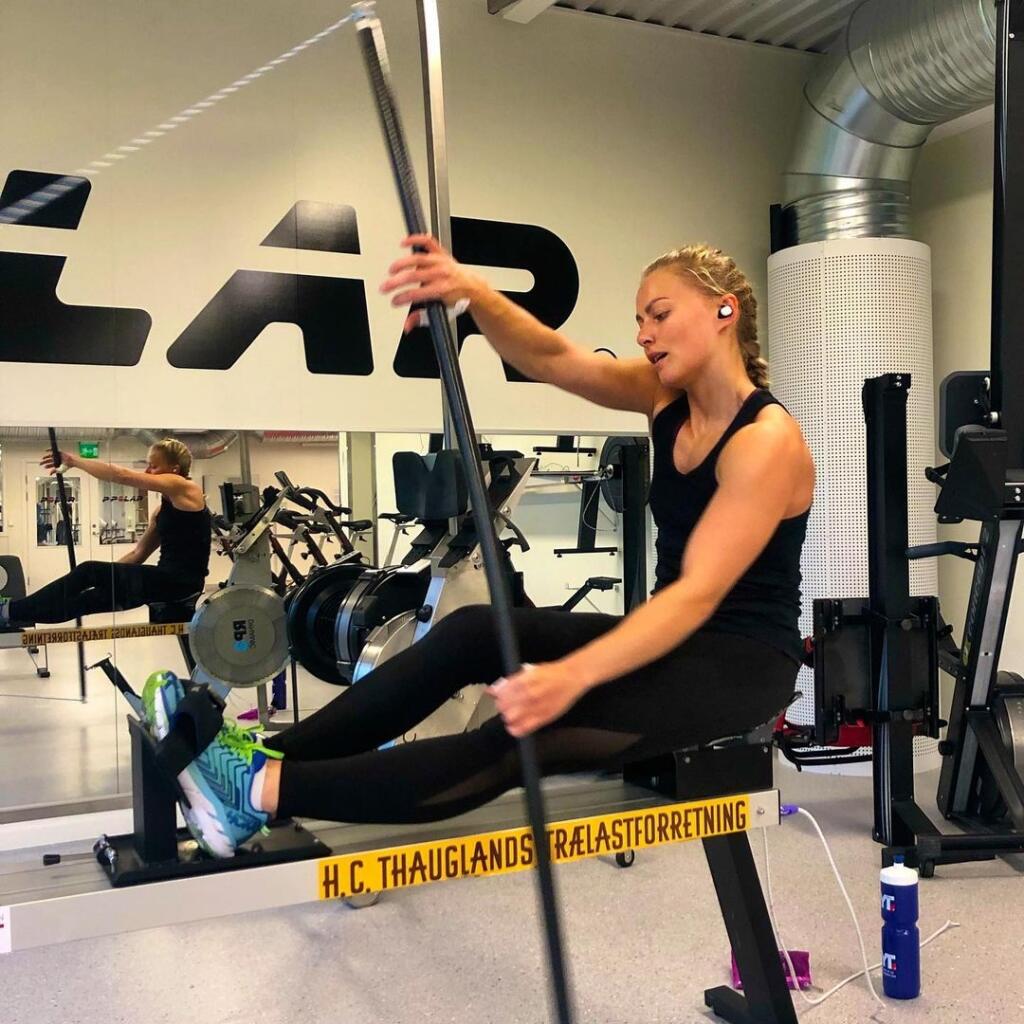 Nórska reprezentantka, ktorá má na konte dve olympijské striebra z Pjongčangu 2018 z obrovského slalomu a zjazdu, vstúpila do aktuálnej sezóny vyliečená a postupne sa rozjazdila k dobrým výsledkom. V 18 pretekoch (7 zjazdov, 6 super-G, 5 obrovských slalomoch) získala 206 bodov.